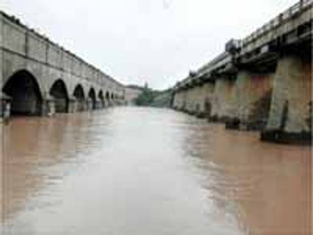 కర్నూలు, పాలమూరు బురద కష్టాలు