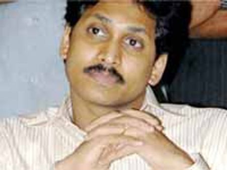 బాధితులను ఆదుకుంటాం: జగన్