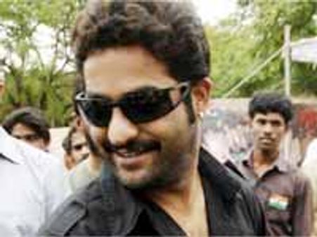 ఊహాగానాలకు జూ. ఎన్టీఆర్ తెర