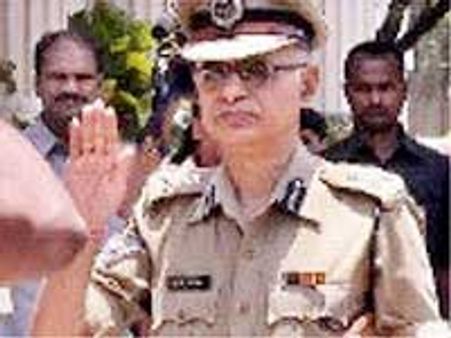 ఎస్ ఎస్పీ యాదవ్ పై వేటు