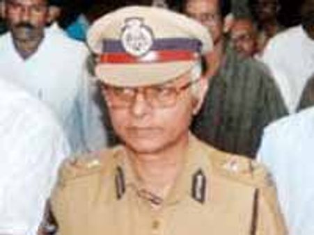 యాదవ్ కు తగిన శాస్తి!