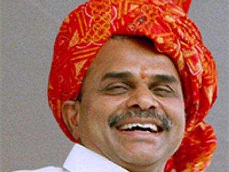 వైఎస్ మృతి మిస్టరీయే: ఎమ్మెల్సీ జూపూడి