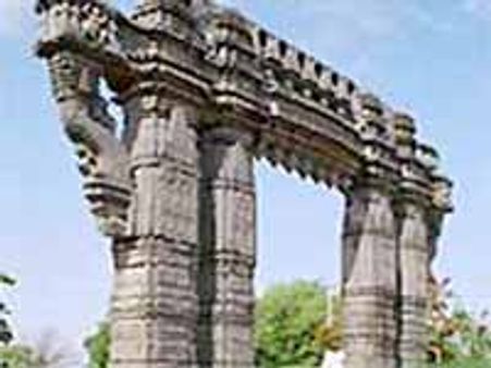 మాజీ దళ కమాండర్ కాల్చివేత