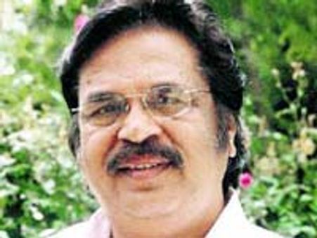 సమరం వెనుక సారధి!