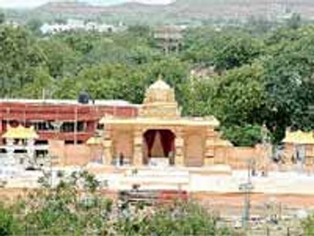 ప్రియురాలితో బ్లూఫిలిం తీసిన పోలీసు