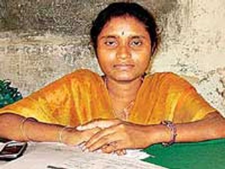 రాజేశ్వరి ఆత్మహత్య: హైదరాబాద్ లో ధర్నా