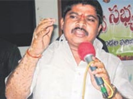 కెసిఆర్ స్పందించాలి: పొన్నం డిమాండ్