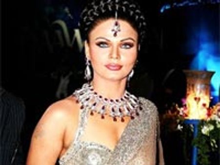 రాఖీ పై తిరస్కృత ప్రియుడి దావా