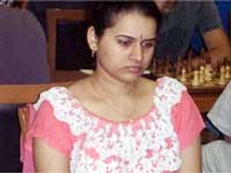 సుందర్ పై కోనేరు హంపి వార్