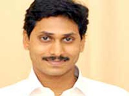 హైదరాబాద్ చేరుకున్న వైయస్ జగన్