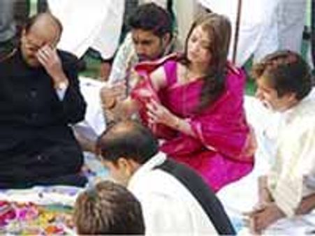 జయప్రదకు రీగిఫ్ట్: చిక్కుల్లో అమితాబ్