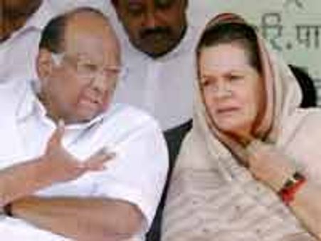 గవర్నర్ జమీర్ తో అశోక్ చవాన్ భేటీ