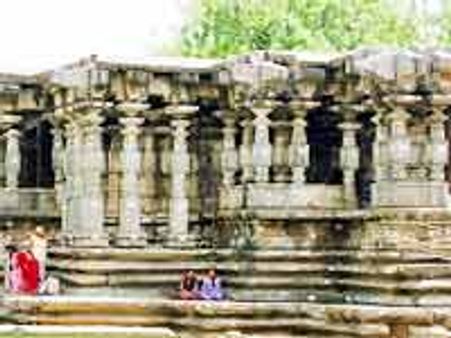 ప్రాణం బలిగొన్న కామం, తండాలో దారుణం