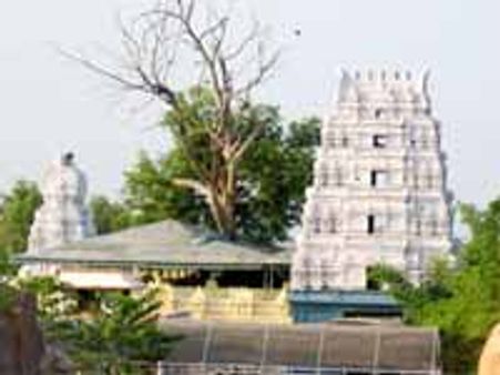 కలుషితాహారం: 50 మందికి అస్వస్ధత