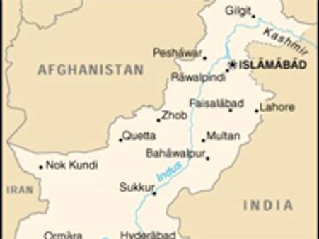 పెషావర్ బాంబు దాడిలో 11 మంది మృతి