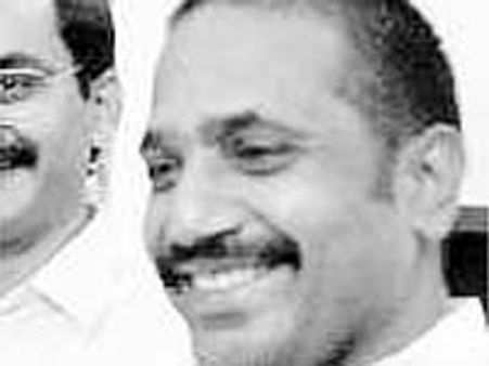 మంత్రి పార్ధసారధి ఆకస్మిక తనిఖీలు