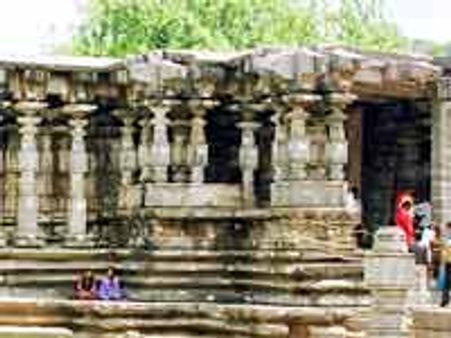 ప్రేమికురాలిని మోసగించి పారిపోయిన యువతి