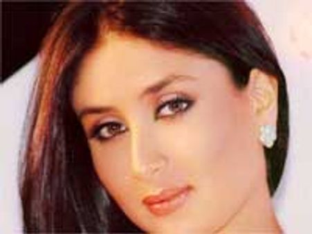 కరీన అర్థనగ్న పోస్టర్లు: సేన చిందులు