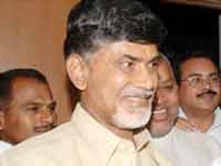 చర్యకు రోశయ్య భయపడుతున్నారు: చంద్రబాబు