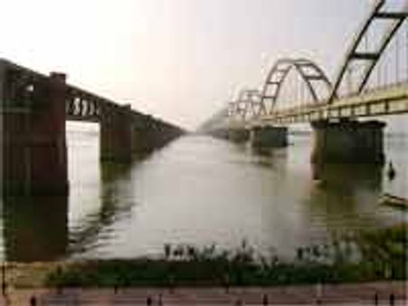 మాస్టారి 'హత్య' పై విద్యార్ధుల ఆగ్రహం