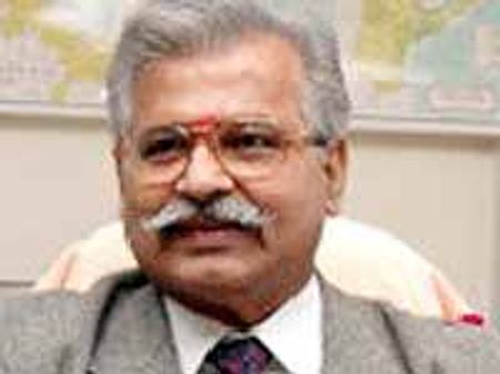 వ్యక్తిత్వాన్ని అమ్ముకున్నట్లే: ఎవియస్ రెడ్డి