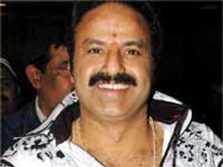 ఓటేసిన బాలకృష్ణ, నాగార్జున