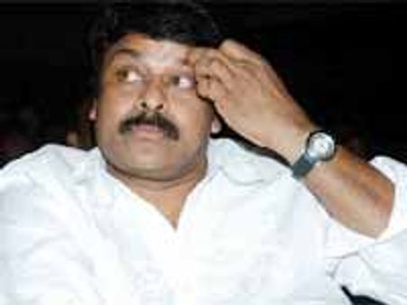 బంజారా హిల్స్ లో చిరంజీవి, జూబ్లీ హిల్స్ లో పవన్