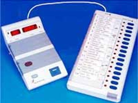 రెండు గంటల్లో పది శాతం ఓట్లు: కృష్ణబాబు