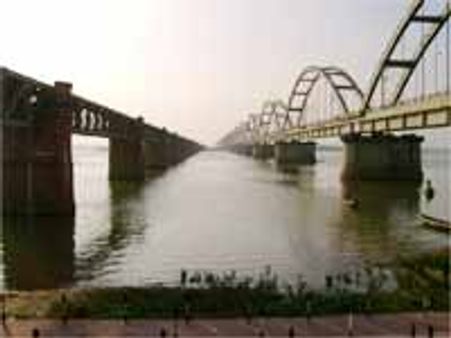 విషాహారం, 30 మంది హాస్టల్  బాలికల అస్వస్ధత