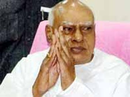 పదవులకు అర్హత సరిపోదు: రోశయ్య