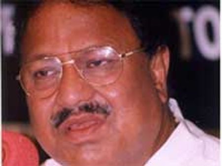 పోటీపై విజయలక్ష్మిదే నిర్ణయం: డిఎస్