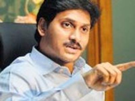 అన్ని దిక్కులా జగన్ కు ఎదురు గాలి