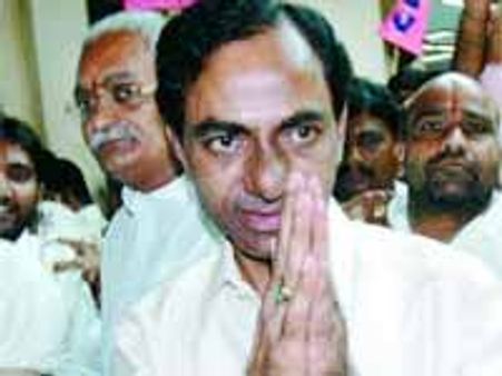 కెసిఆర్ దీక్ష: అరెస్టులు, ఉద్రిక్తం