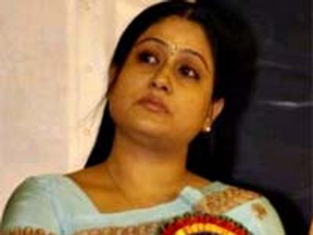 మెదక్ ఎస్పీ ఆఫీసు వద్ద విజయశాంతి అరెస్టు