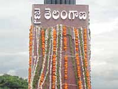 హైదరాబాద్ లో టీఅర్ ఎస్ కార్యకర్త ఆత్మహత్యాయత్నం