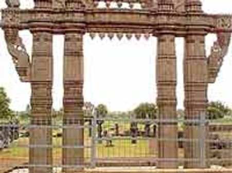 వరంగల్ జిల్లాలో రైల్ రోకో, లాఠీచార్జి