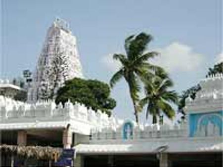 అన్నవరంలో రోశయ్య కుమారుడికి ఆలయ మర్యాదలు