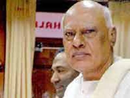 బెజవాడలో 24 గంటలు, రోశయ్య టూర్ స్కెచ్