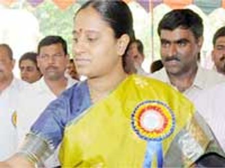 సురేఖకు మరో ఎదురు దెబ్బ, డిఐజిగా శ్రీనివాసరెడ్డి