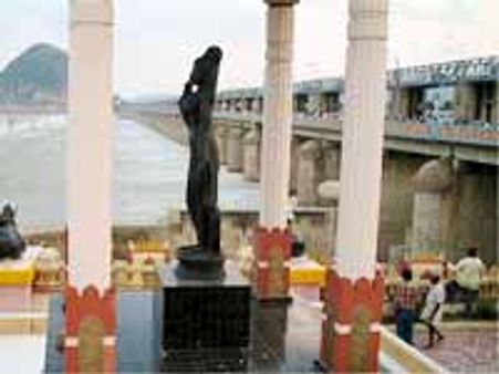 ప్రేమ: హోంగార్డు ఆత్మహత్యా యత్నం