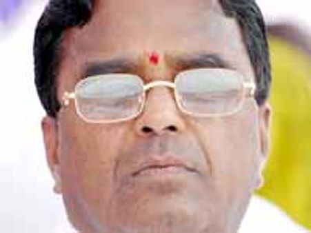 మంత్రి పొన్నాల ఇంటిని ముట్టడించిన విద్యార్థులు