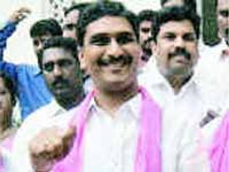 కంట తడి పెడుతున్న తెరాస నేతలు