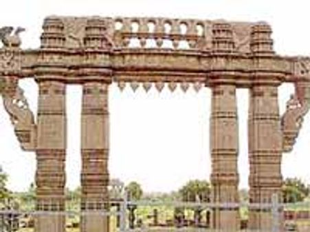 వరంగల్ కు మరిన్నిదళాలు, 144 సెక్షన్ 12 వరకు