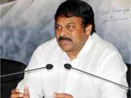 చికాకు కలిగిస్తున్న చిరంజీవి ధోరణి, పార్టీలో తుపాను!