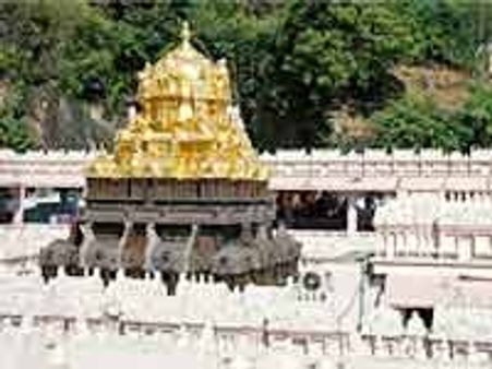 వేలాది మంది భవానీ భక్తులతో దుర్గ గుడి కిటకిట