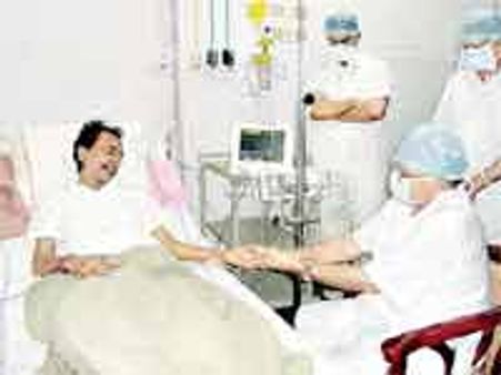 కెసిఆర్ కు రామోజీ పరామర్శ, ఆరోగ్యంపై జాగ్రత్తలు