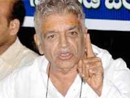 చుక్కా రామయ్య బైఠాయింపు: ఒయులో ఉద్రిక్తత