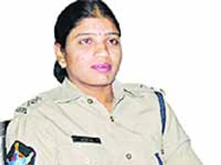 తెలంగాణ కోసం త్యాగం చేసిన డిఎస్పీ నళిని కథ