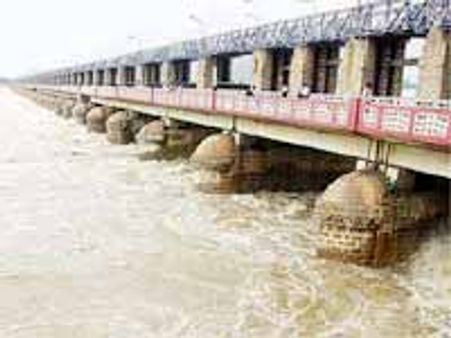 ప్రియుడి మోజులో గజదొంగగా మారిన మాయలేడీ