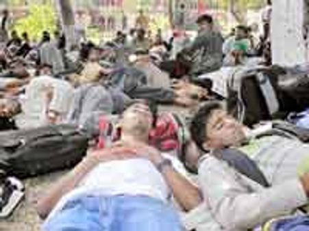 దీక్ష చేస్తున్న ఎయు విద్యార్థి మృతి